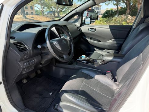 Used 2013 Nissan Leaf SL w/ Premium Pkg FWD image 10