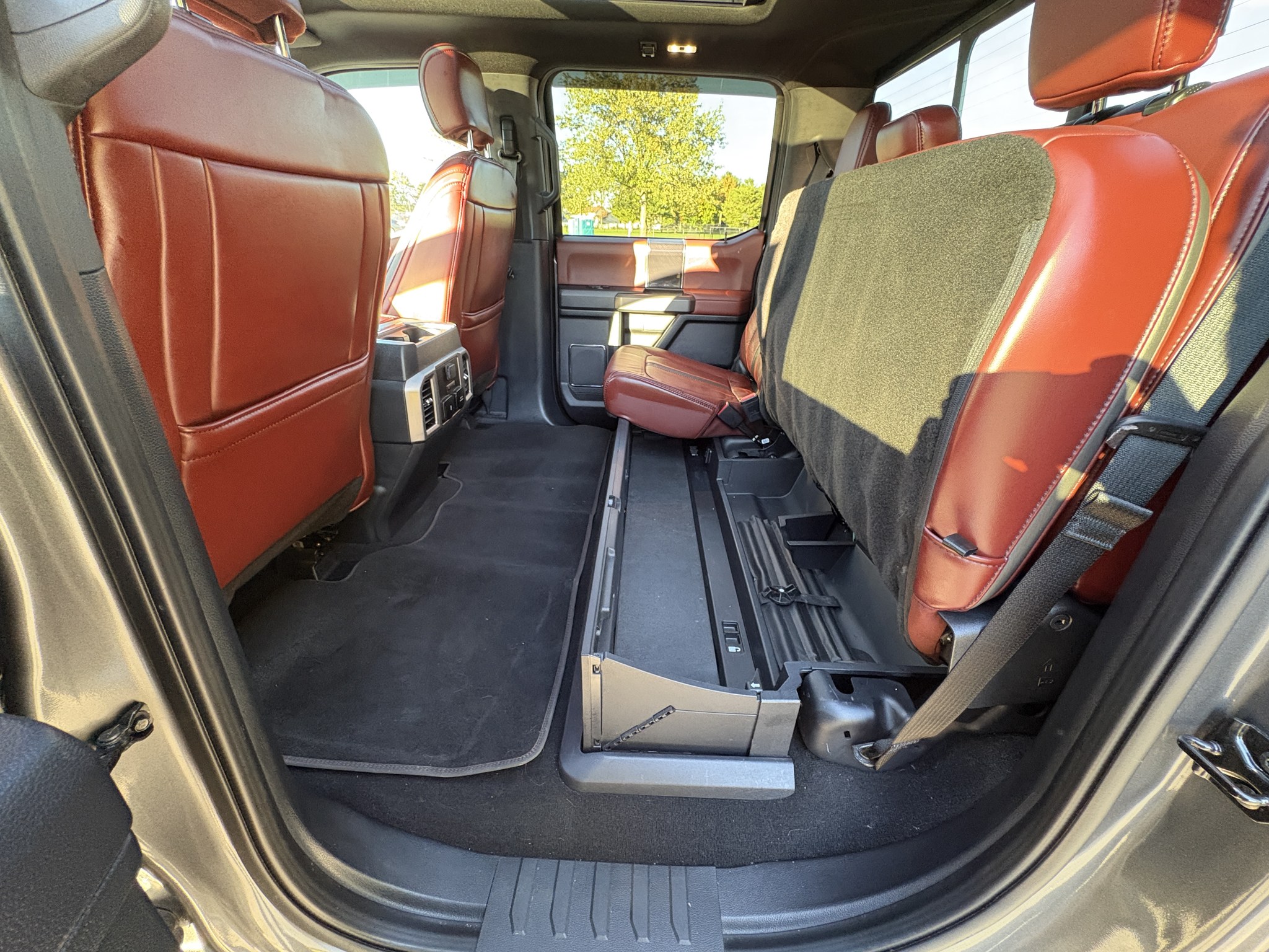 Used 2022 Ford F250 Platinum w/ FX4 Off-Road Package AWD/4WD image 17