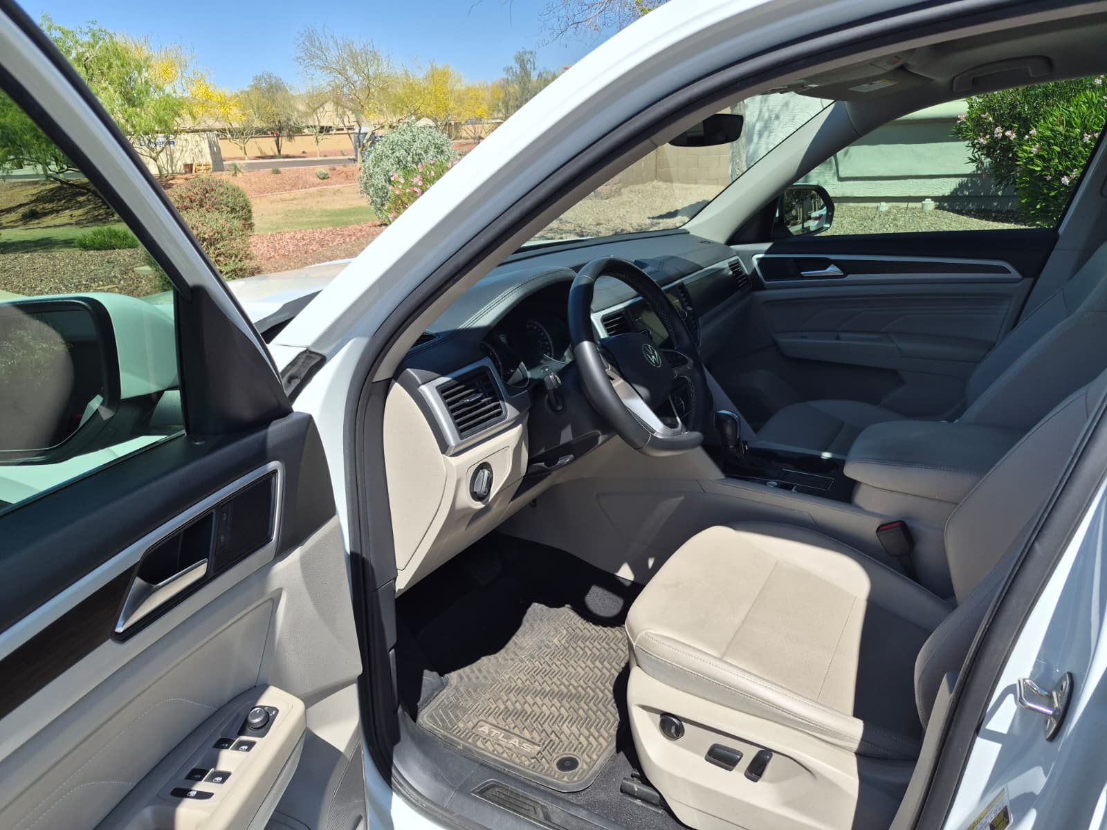 Used 2021 Volkswagen Atlas SE w/ Panoramic Sunroof Package FWD image 11