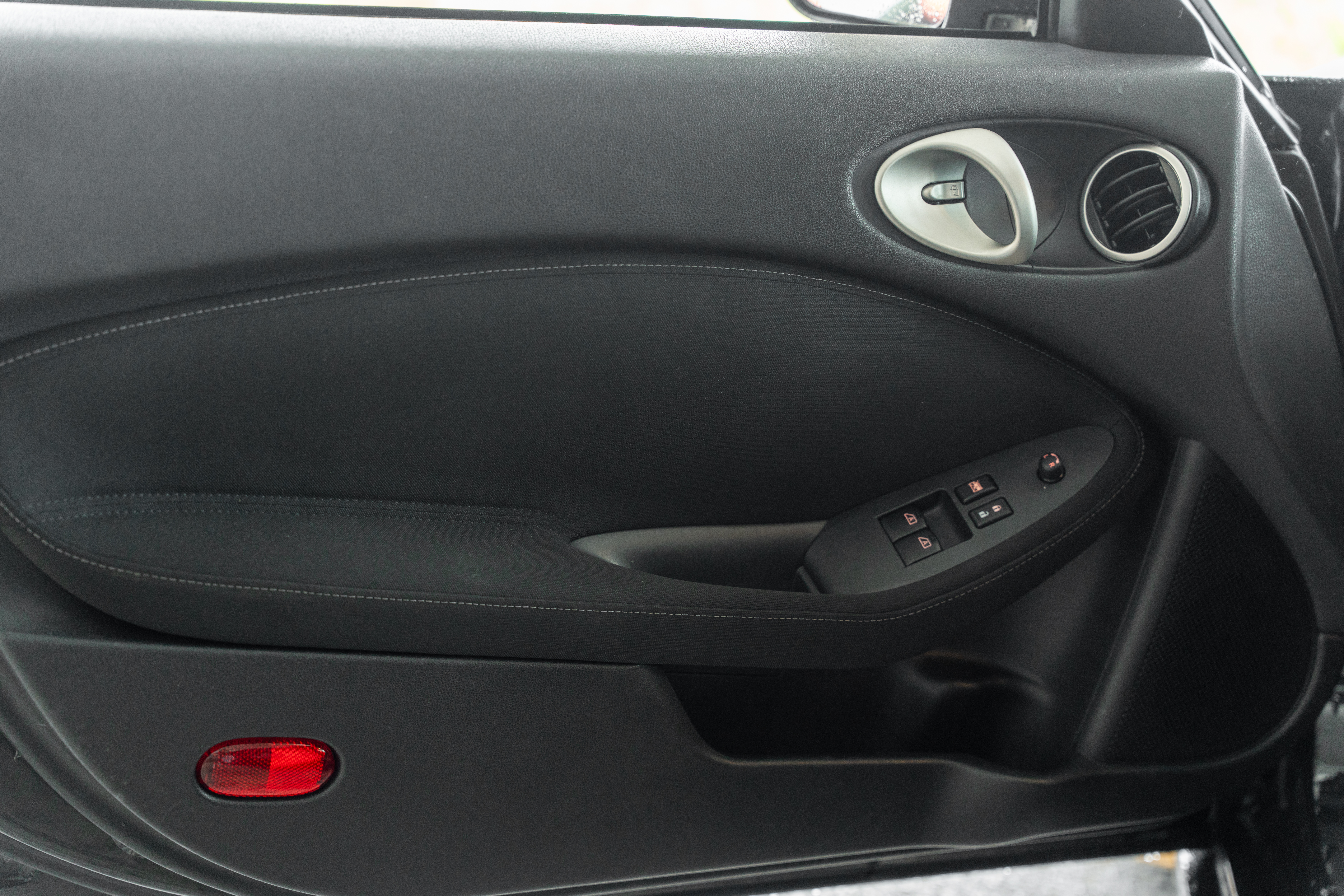 Used 2014 Nissan 370Z Coupe RWD image 13