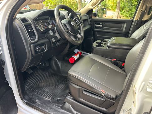 Used 2019 RAM 3500 Tradesman w/ Chrome Appearance Group image 16