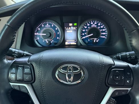 Used 2020 Toyota Sienna Limited Premium AWD/4WD image 12