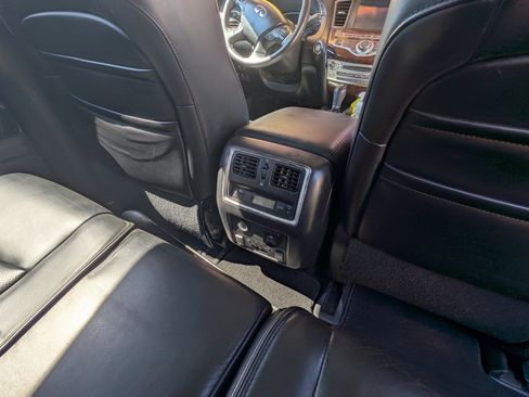 Used 2013 INFINITI JX35 35 Sport Utility 4D w/ Premium Pkg image 11