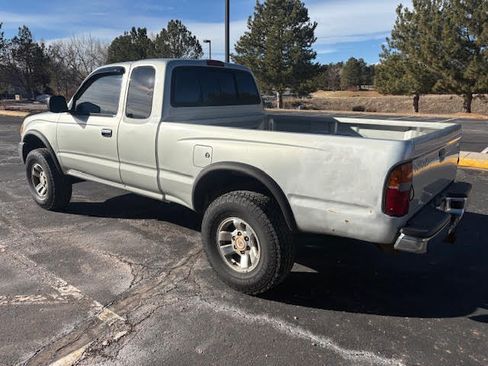 Used 2000 Toyota Tacoma Pickup image 5