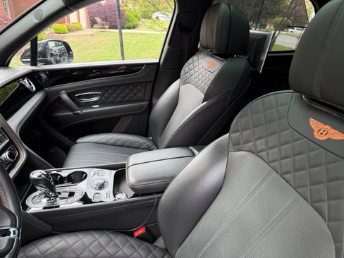 Used 2017 Bentley Bentayga image 13