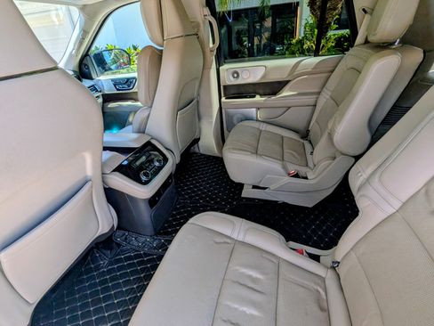 Used 2020 Lincoln Navigator Reserve w/ Luxury Package image 20