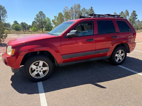 Used 2005 Jeep Grand Cherokee Laredo AWD/4WD image 1