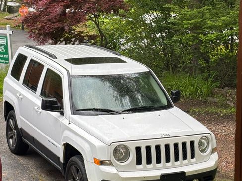 Used 2015 Jeep Patriot High Altitude image 1