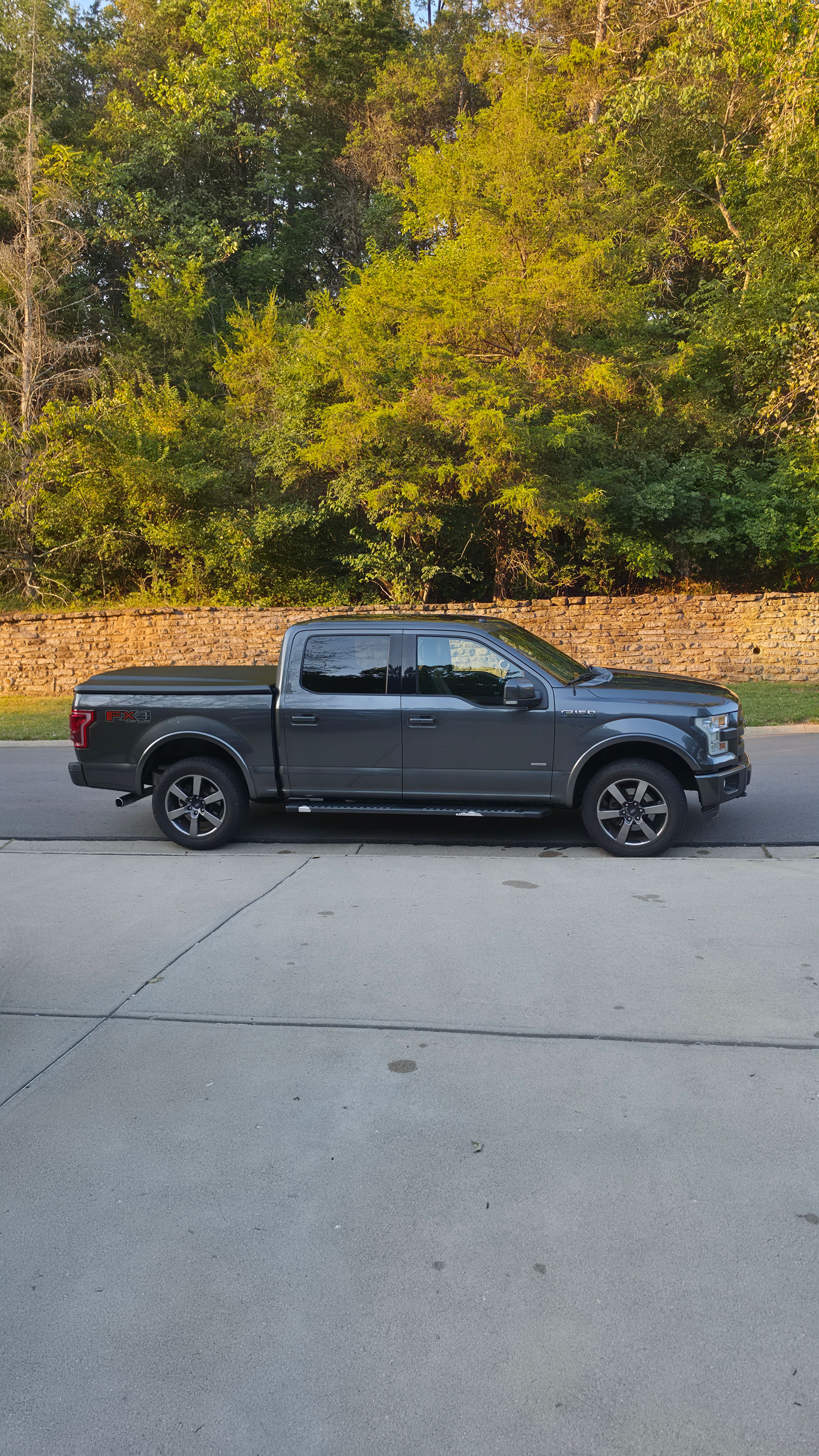 Used 2016 Ford F150 Lariat w/ Equipment Group 502A Luxury AWD/4WD image 4