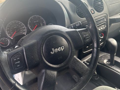 Used 2007 Jeep Liberty Sport image 6