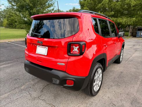 Used 2022 Jeep Renegade Latitude AWD/4WD image 9