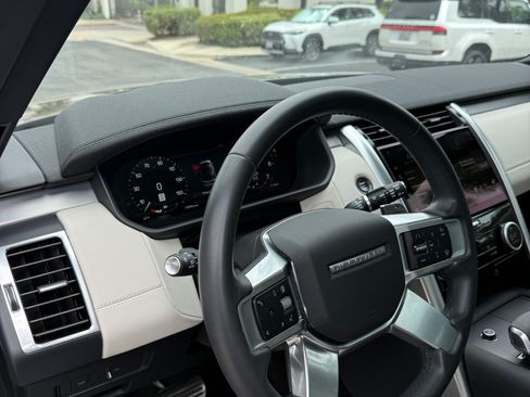 Used 2024 Land Rover Discovery Dynamic SE image 20