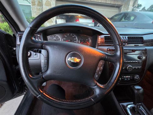 Used 2014 Chevrolet Impala LT w/ LT Sunroof Package image 10