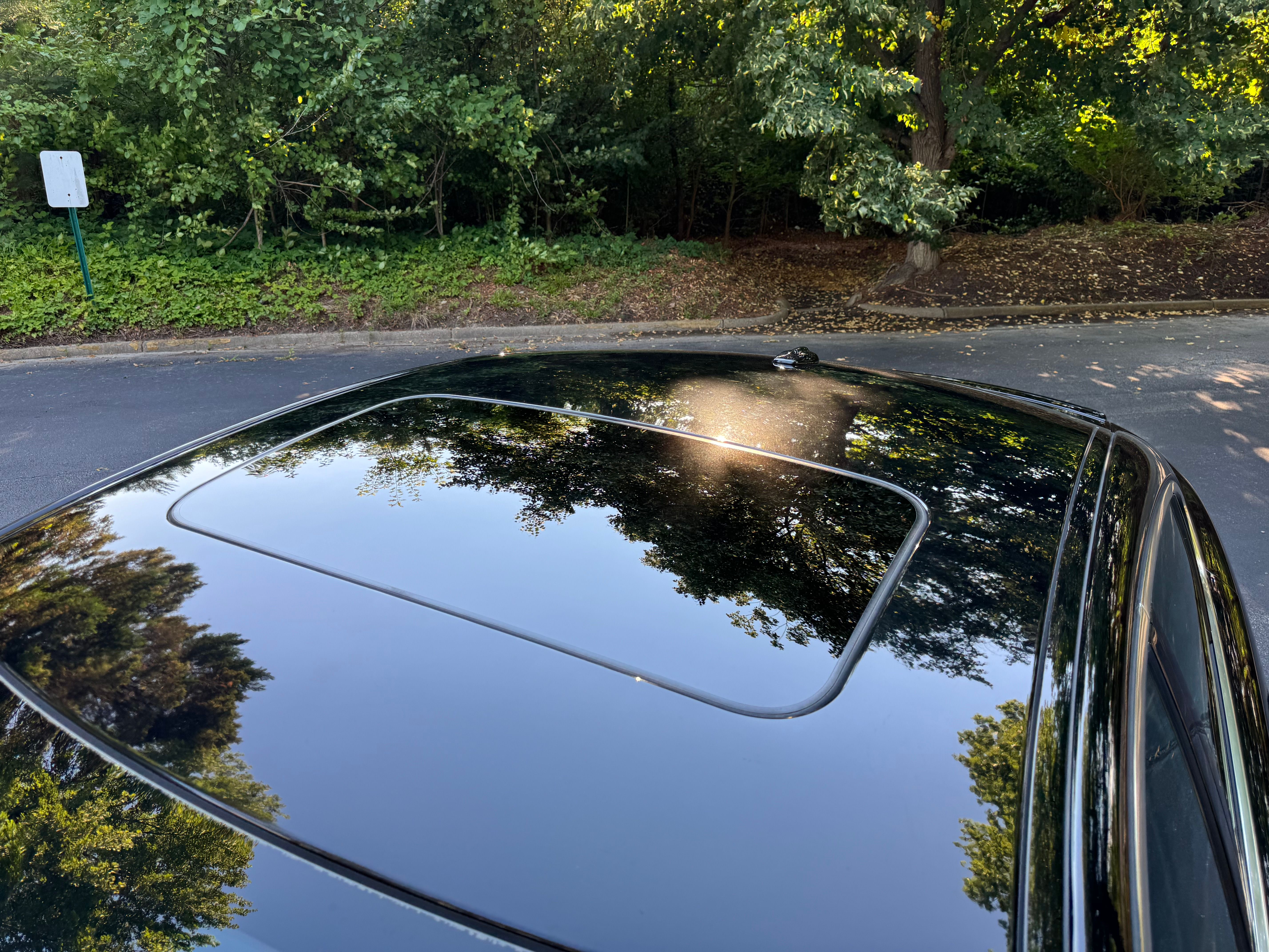 Used 2010 Jaguar XF R RWD image 13