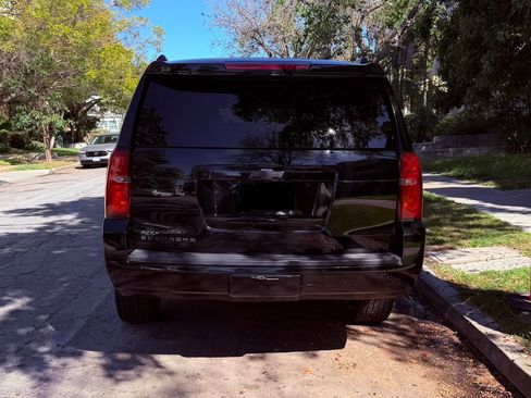 Used 2019 Chevrolet Suburban LT image 5