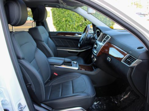 Used 2015 Mercedes-Benz GL 550 4MATIC image 19