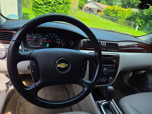 Used 2011 Chevrolet Impala LT w/ Luxury Edition Package FWD image 10