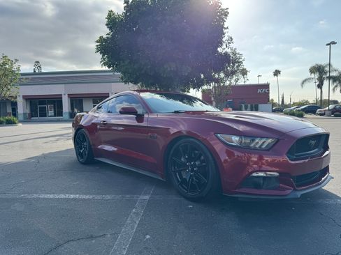 Used 2017 Ford Mustang GT w/ Black Accent Package RWD image 5