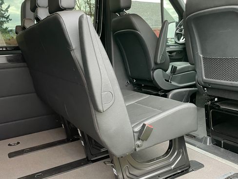 Used 2024 Mercedes-Benz Sprinter 2500 image 29