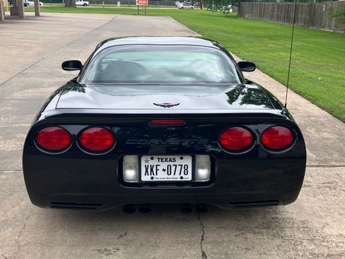 Used 1999 Chevrolet Corvette Coupe w/ Lighting Pkg RWD image 8