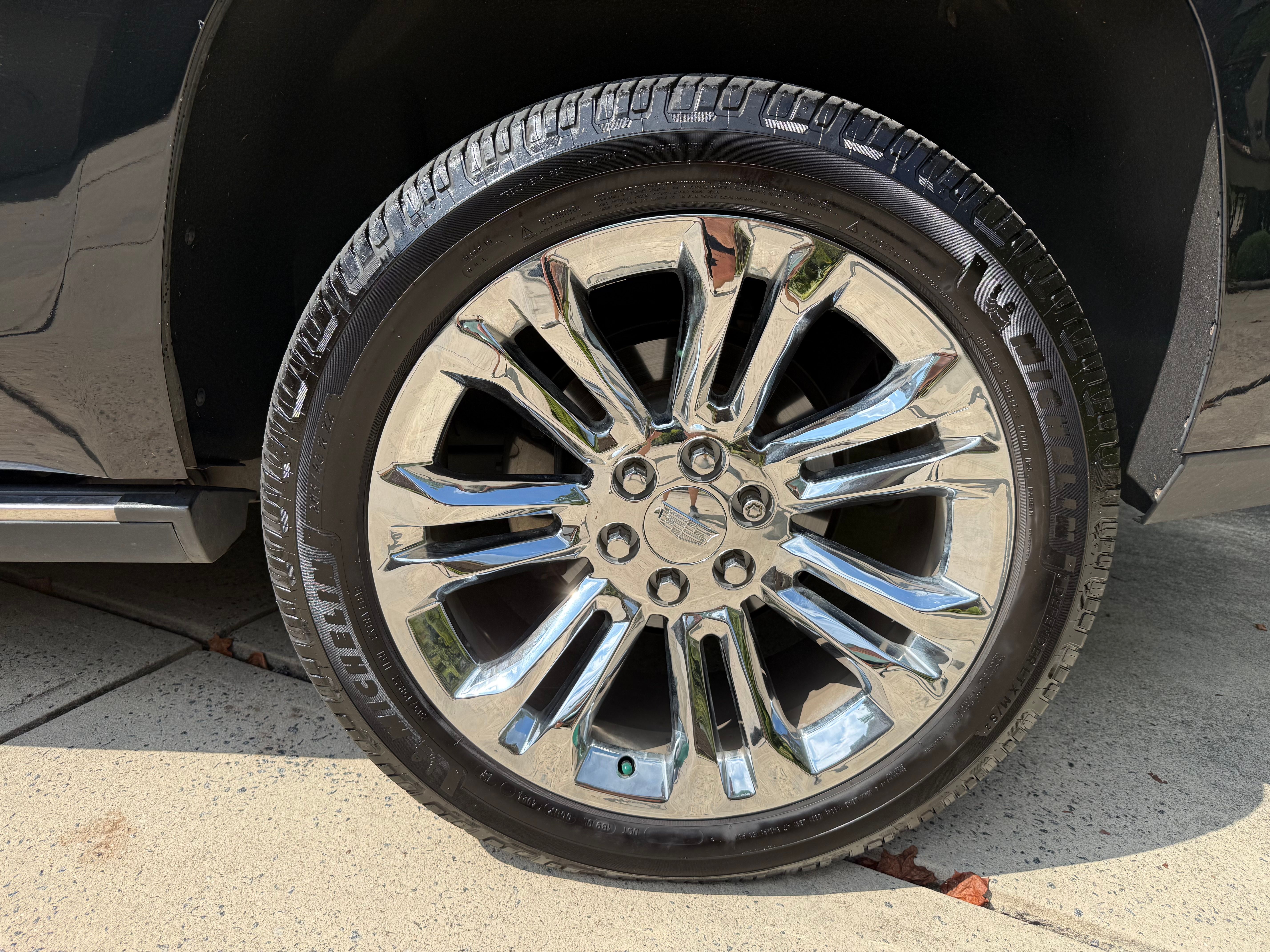 Used 2020 Cadillac Escalade Premium Luxury AWD/4WD image 24