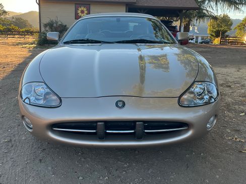 Used 2002 Jaguar XK8 Convertible image 9
