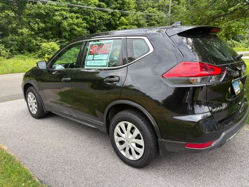 Used 2017 Nissan Rogue S AWD/4WD image 2