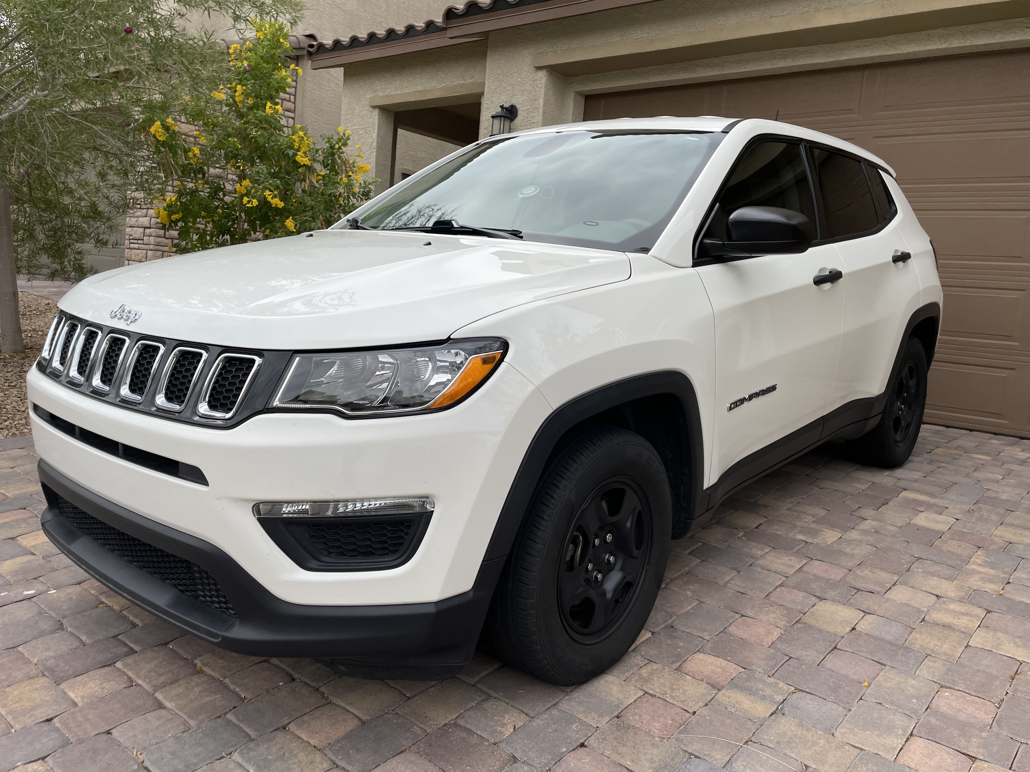 Used 2018 Jeep Compass Sport FWD image 2