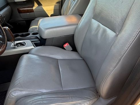 Used 2013 Toyota Tundra Platinum image 12