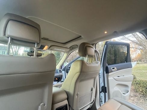 Used 2021 Jeep Grand Cherokee Limited image 12