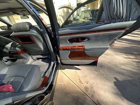 Used 2005 Maybach 57 RWD image 6