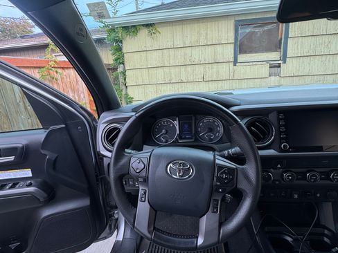 Used 2020 Toyota Tacoma TRD Off-Road image 19