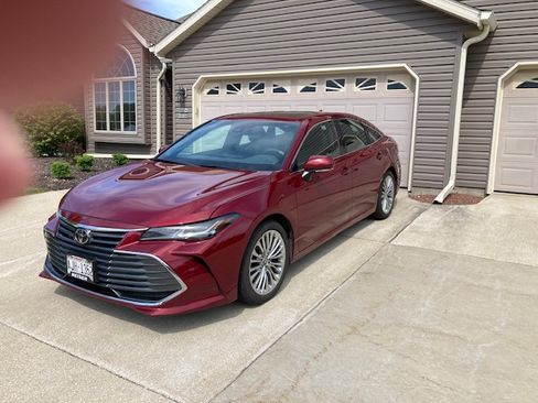 Used 2020 Toyota Avalon Limited w/ All Weather Liner Package FWD image 4