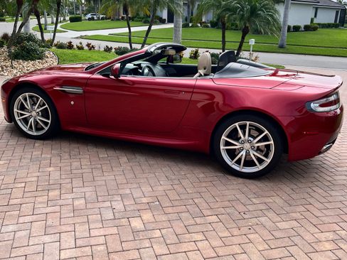 Used 2015 Aston Martin V8 Vantage Roadster RWD image 5