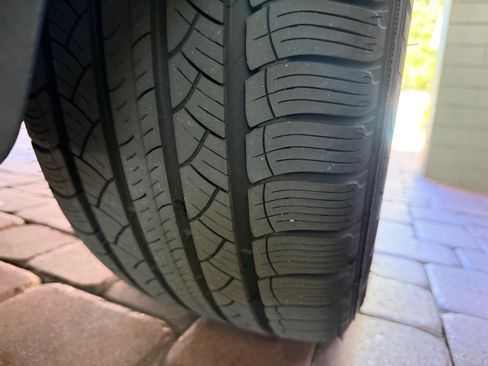 Used 2016 Volkswagen Touareg Sport image 28