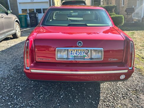Used 1998 Cadillac De Ville Sedan image 4