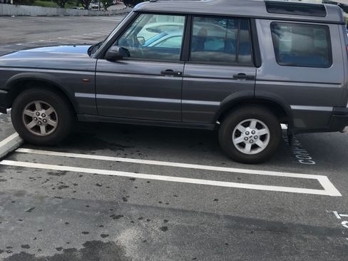 Used 2003 Land Rover Discovery S image 1