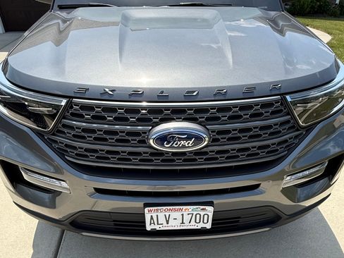 Used 2022 Ford Explorer XLT w/ Equipment Group 202A AWD/4WD image 8
