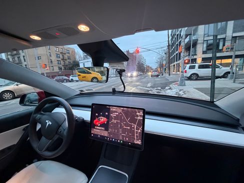 Used 2021 Tesla Model Y Long Range image 15