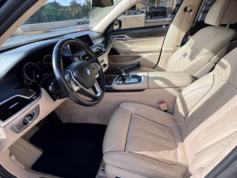 Used 2017 BMW 740i image 10
