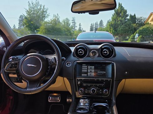 Used 2014 Jaguar XJ Sedan 4D image 10