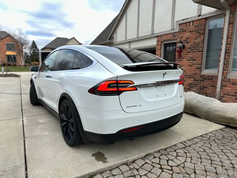 Used 2018 Tesla Model X 100D image 4