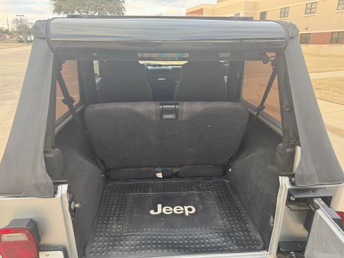 Used 2004 Jeep Wrangler 4WD image 10