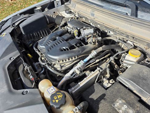 Used 2019 Jeep Cherokee Trailhawk image 28