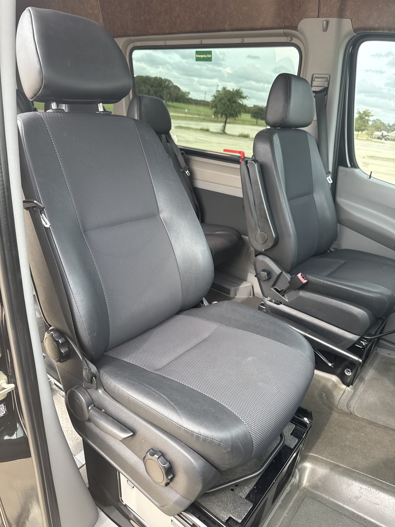 Used 2015 Mercedes-Benz Sprinter 2500 image 12