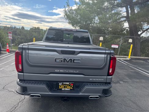Used 2022 GMC Sierra 1500 Denali w/ Denali Reserve Package image 9