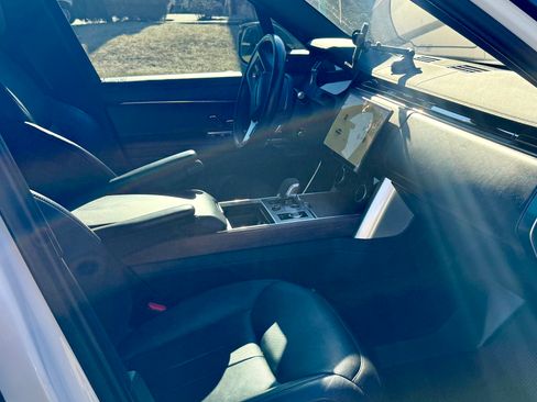 Used 2023 Land Rover Range Rover Long Wheelbase SE image 9