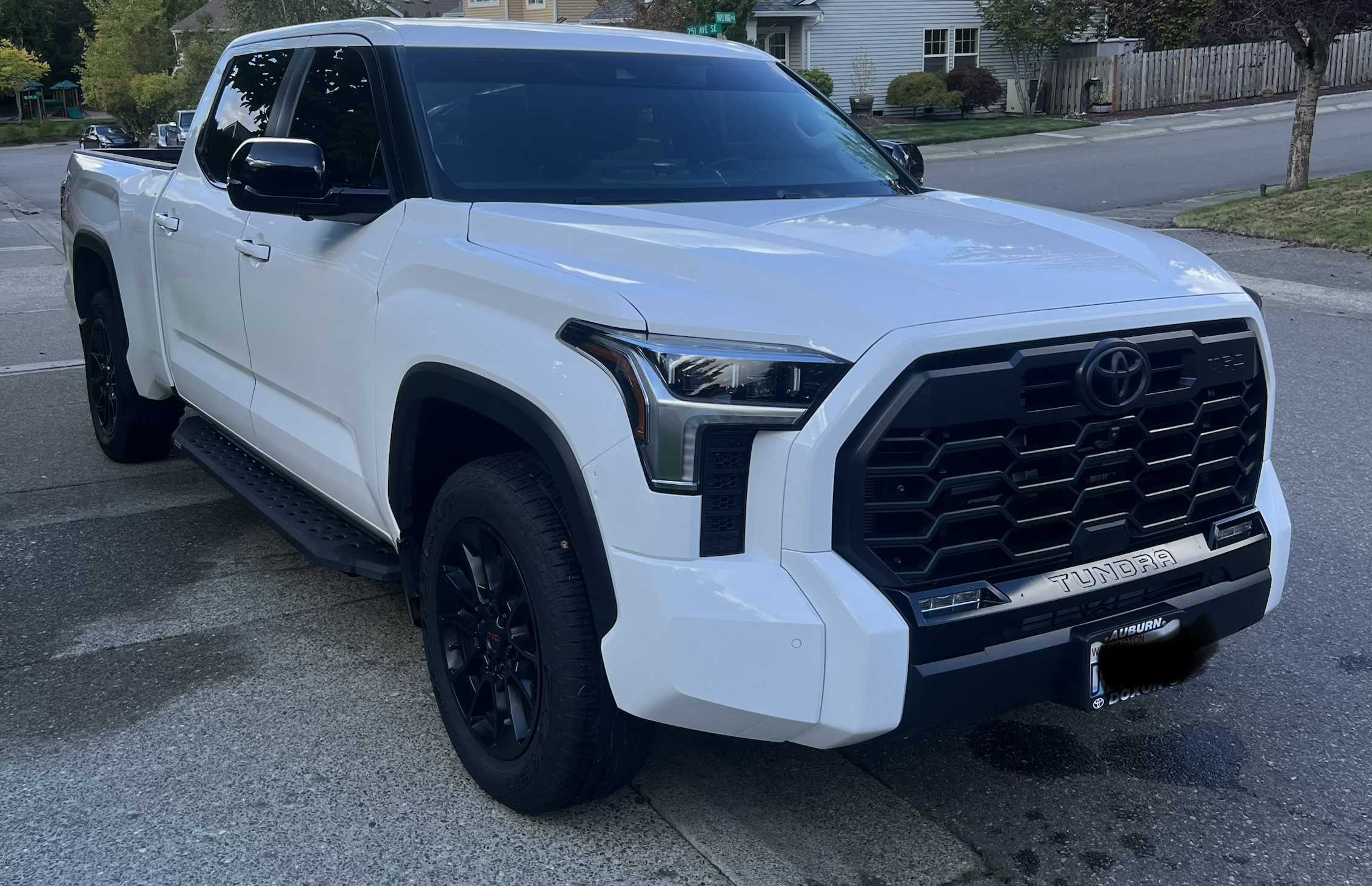 Used 2024 Toyota Tundra Limited AWD/4WD image 9
