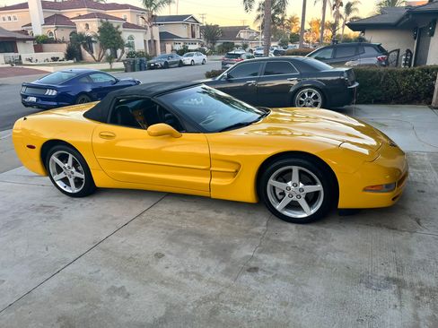 Used 2000 Chevrolet Corvette Convertible w/ Performance Handling Pkg image 8