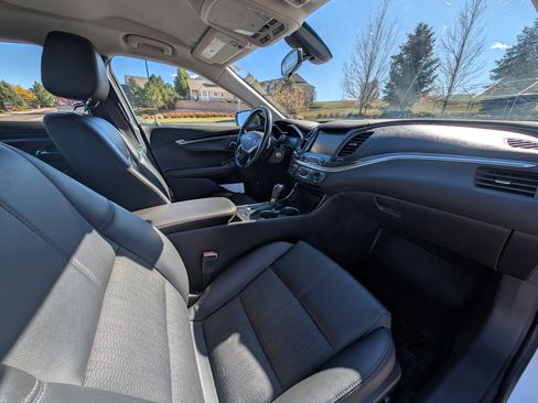 Used 2017 Chevrolet Impala LT image 17